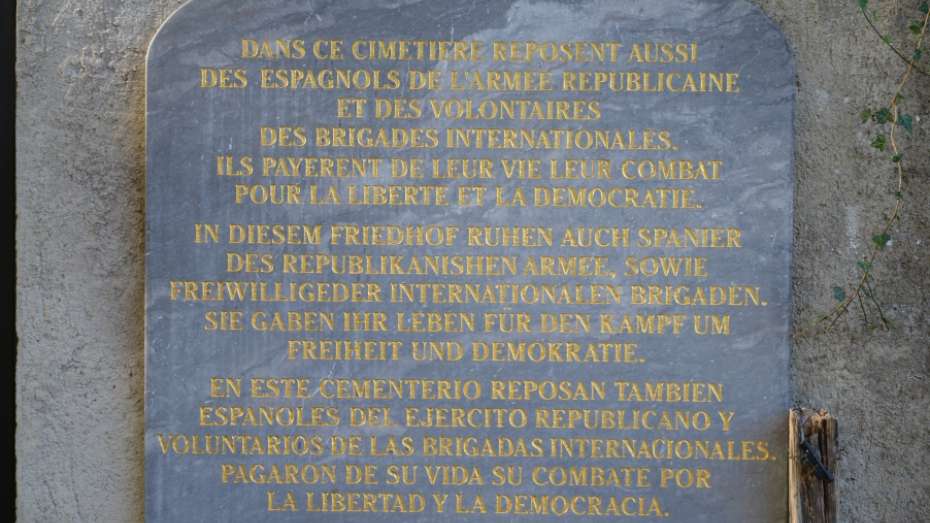 Gedenktafel auf dem Deportiertenfriedhof in Gurs für die Widerstandkämpfer des Spanischen Bürgerkrieges.